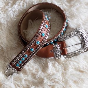 HP🎉Western genuine italian leather w studded turquoise color stones& buckle